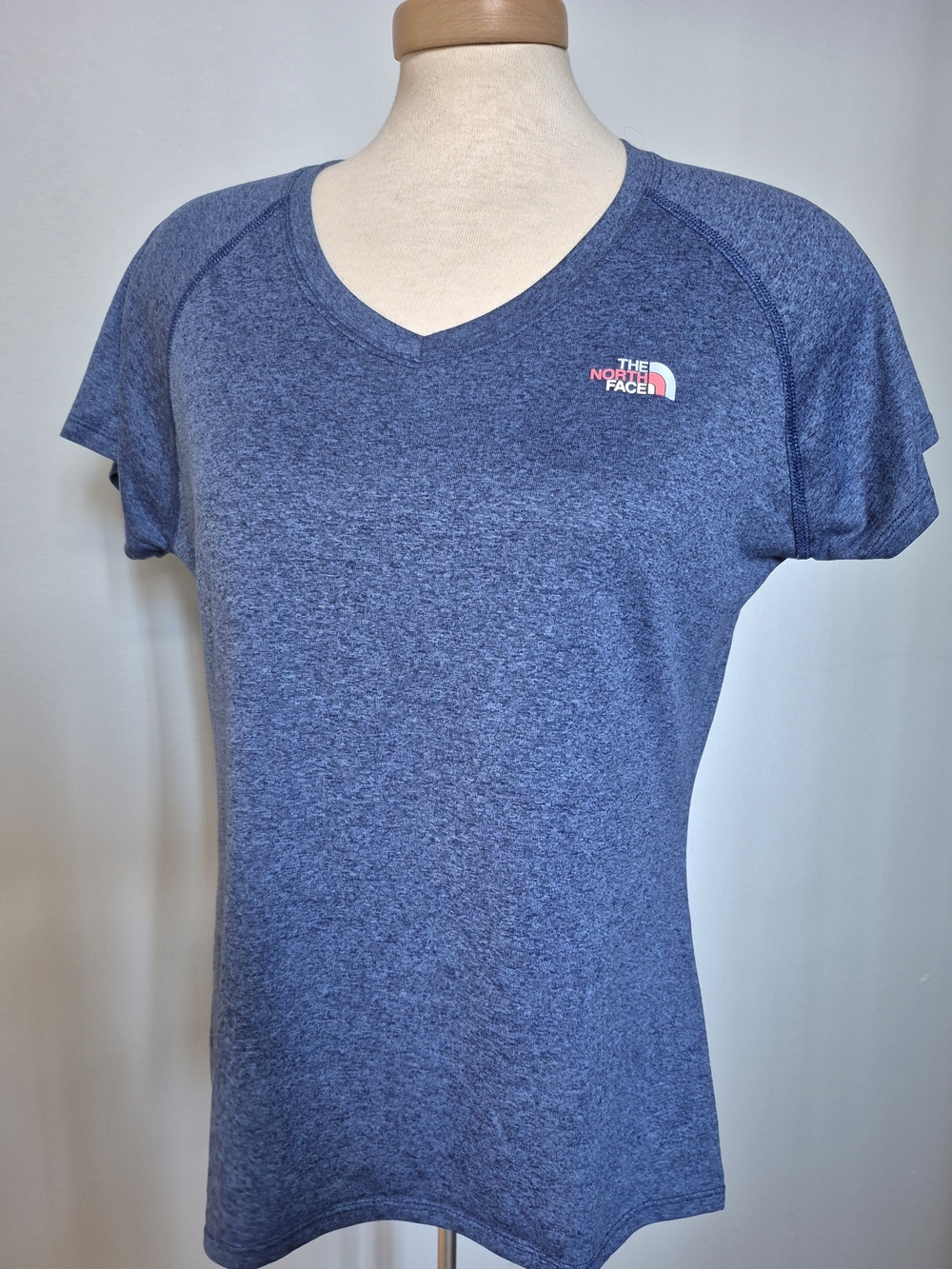 The North Face Lightweight V‑Neck Short Sleeve Tee